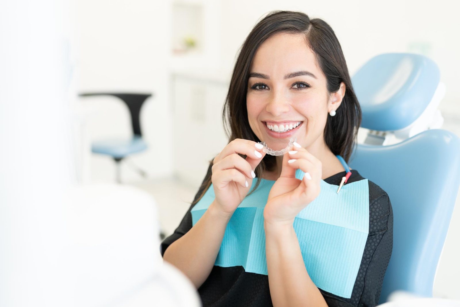 Patient reviewing her custom treatment plan with a clear aligner