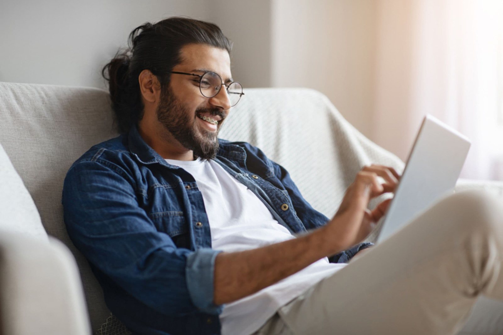 Patient making an orthodontic payment online from home